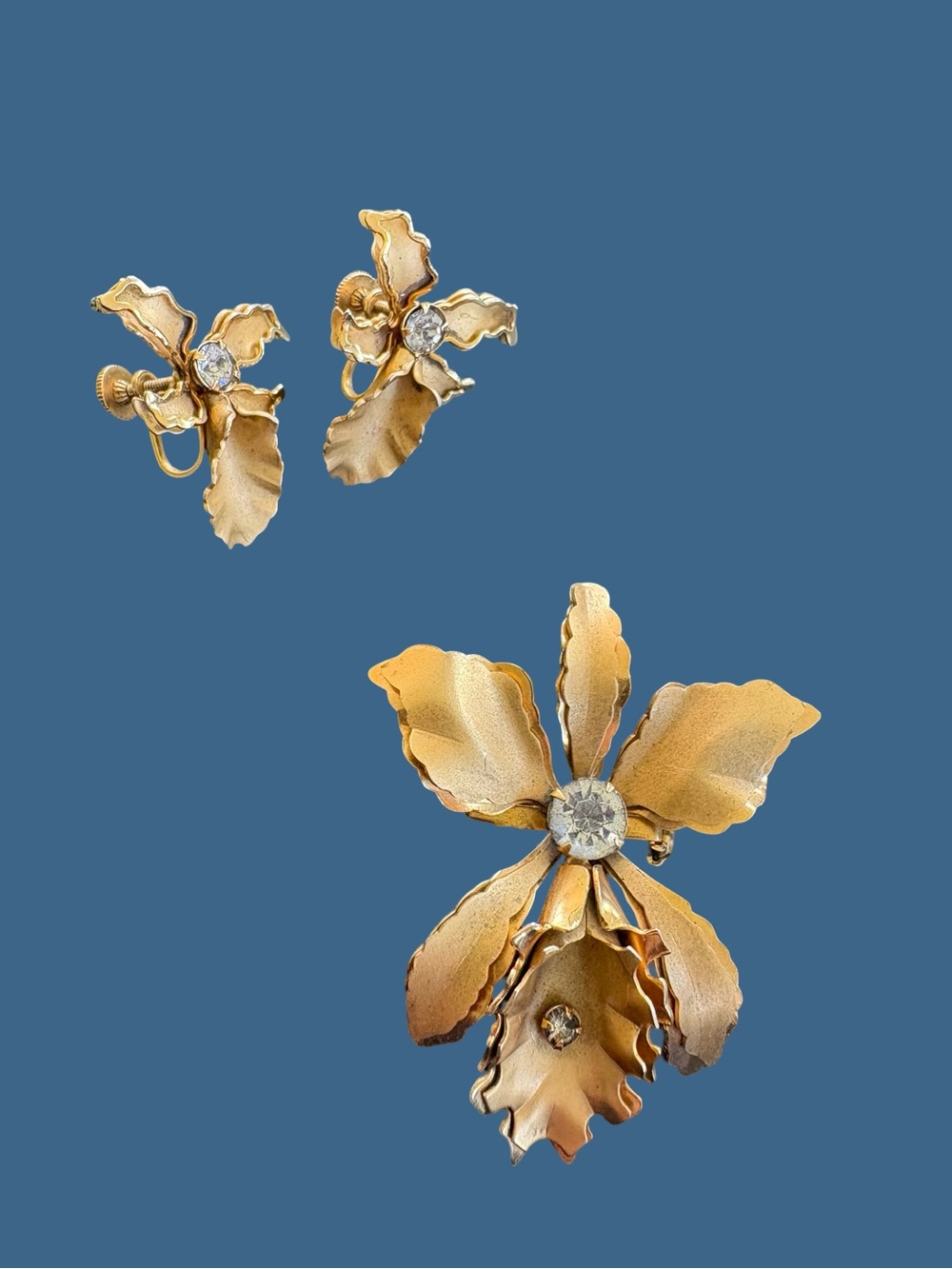 Vintage 1940-50’s Bugbee and NileGold-Tone Floral Brooch and Clip-On Earring Set